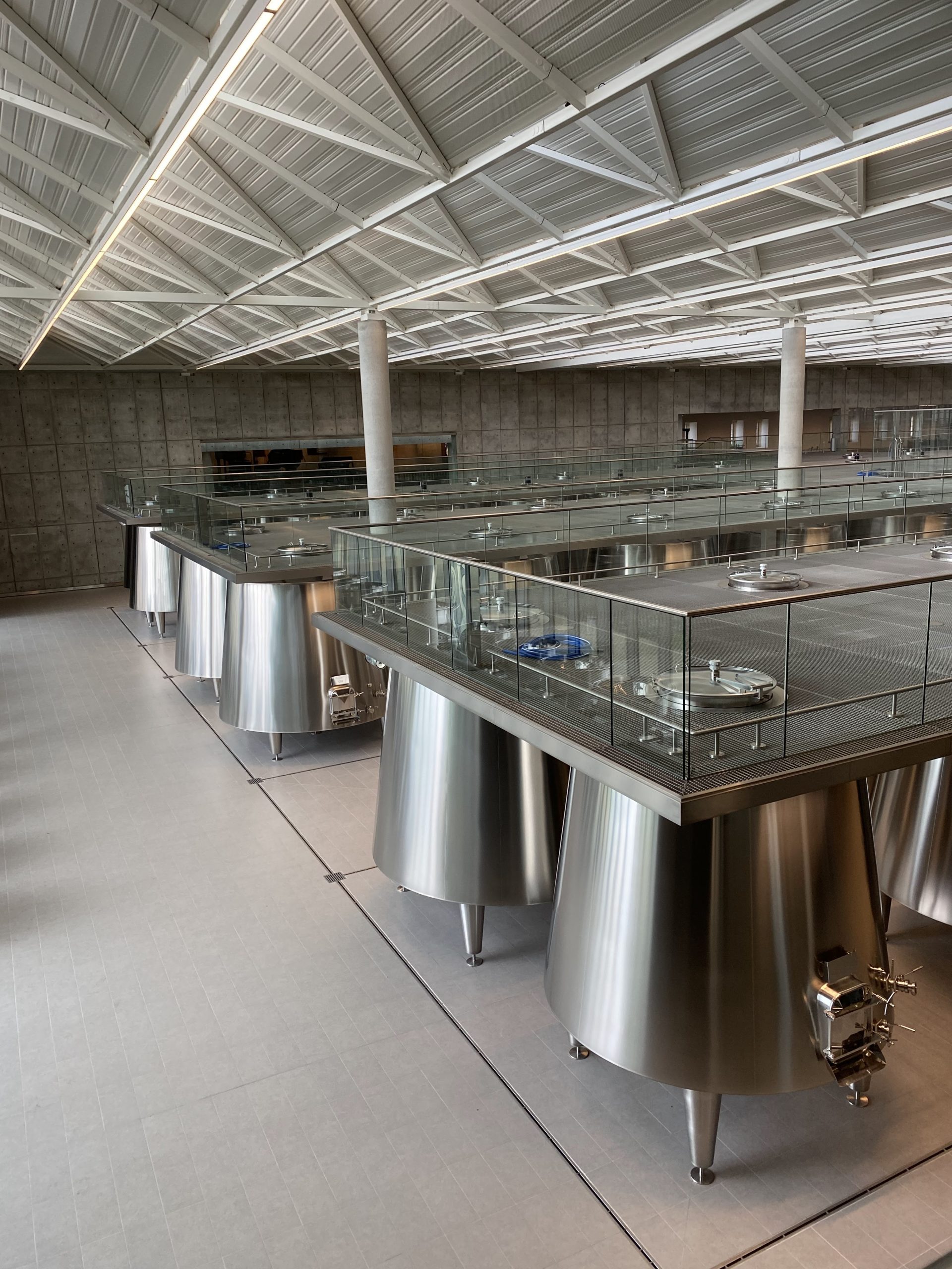 シャトーランシュバージュの近代的な醸造所