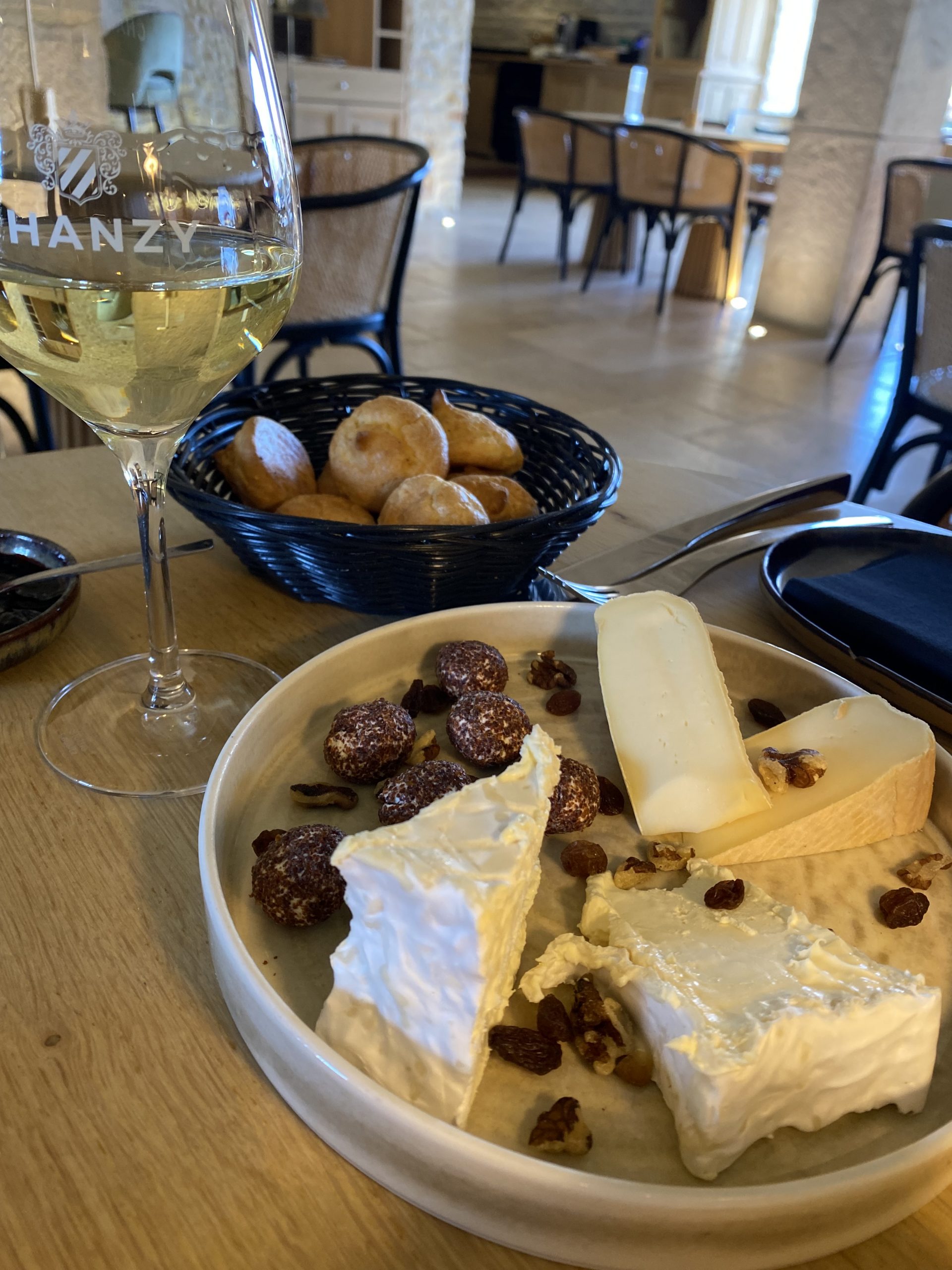 チーズとグジェールで軽いランチ